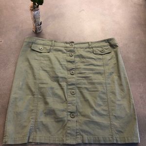 💫New York & Co Button Down Green Skirt.